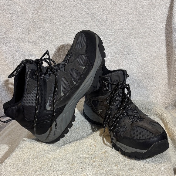 Khombu Black and Gray Men's Athletic Shoes - Picture 1 of 16